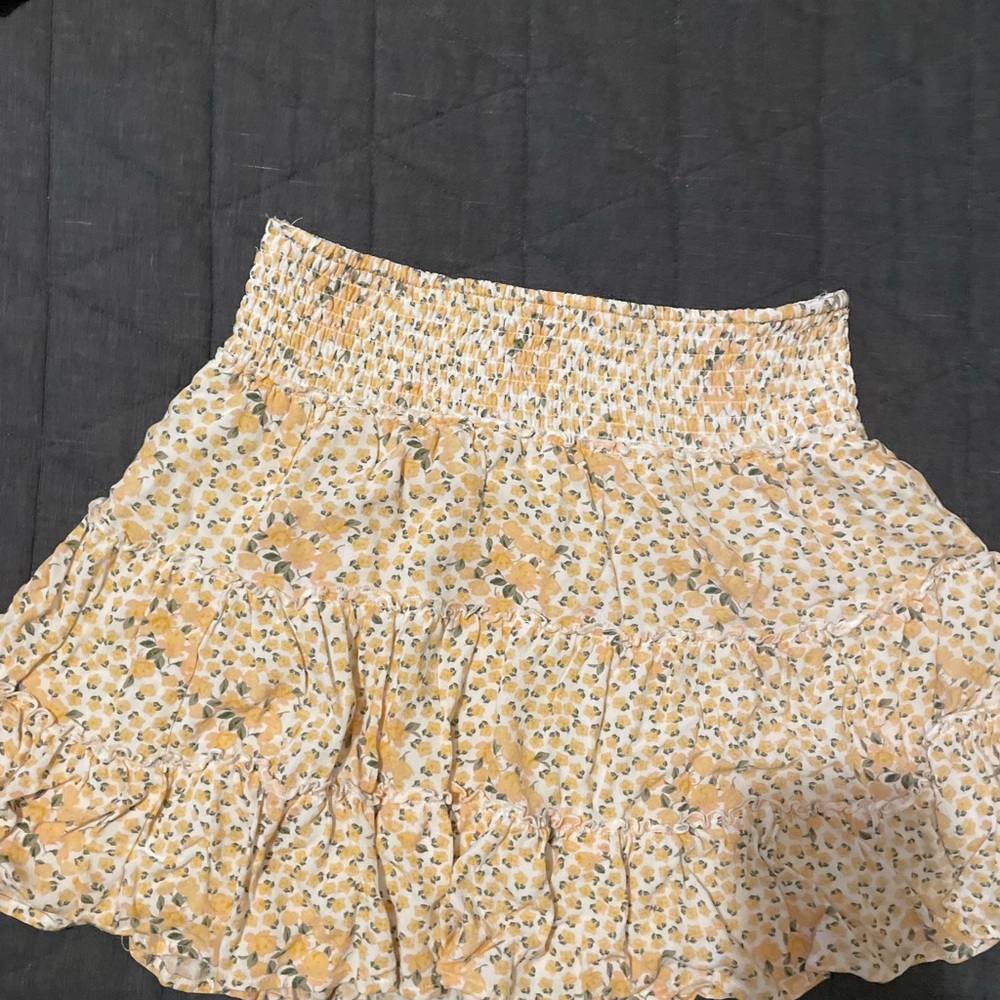 NWOT American Eagle size M Floral Yellow Skirt